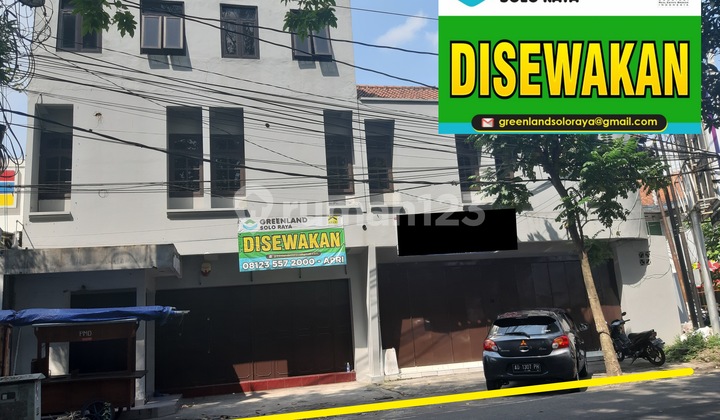 3-STORY RUKO RENOVATED IN SOLO CITY 3-STORY RUKO RENOVATED IN SOLO CITY