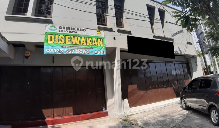 3-STORY RUKO RENOVATED IN SOLO CITY 3-STORY RUKO RENOVATED IN SOLO CITY