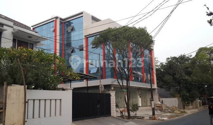 FOR SALE Ruko Bagus 3.5 Lantai Bendungan Hilir Jakarta Pusat