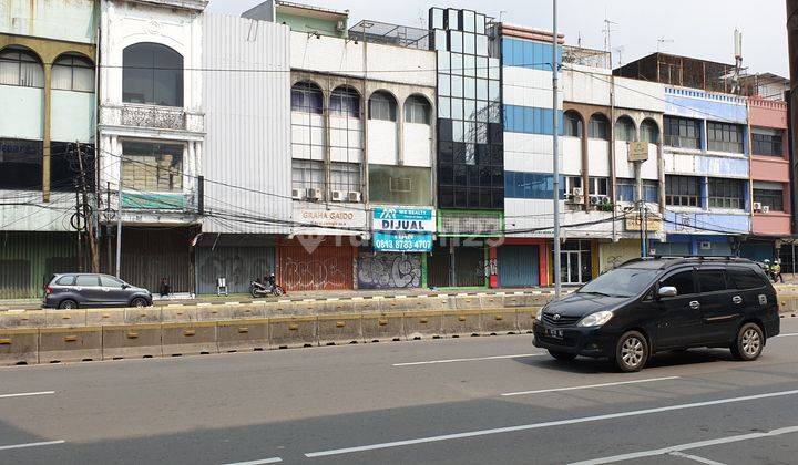 Ruko komersil Kyai Caringin Jakarta Pusat. Unit langsung pinggir jalan raya, cocok untuk kantor, gudang dan berbagai usaha 1