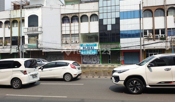 Ruko komersil Kyai Caringin Jakarta Pusat. Unit langsung pinggir jalan raya, cocok untuk kantor, gudang dan berbagai usaha 2