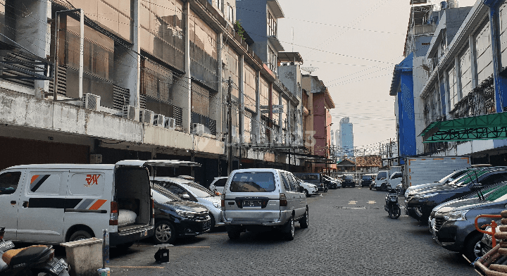 Ruko komersil 4 lantai di Roxy Jakarta Pusat. Lokasi bagus dan strategis, cocok untuk kantor, gudang dan usaha 2