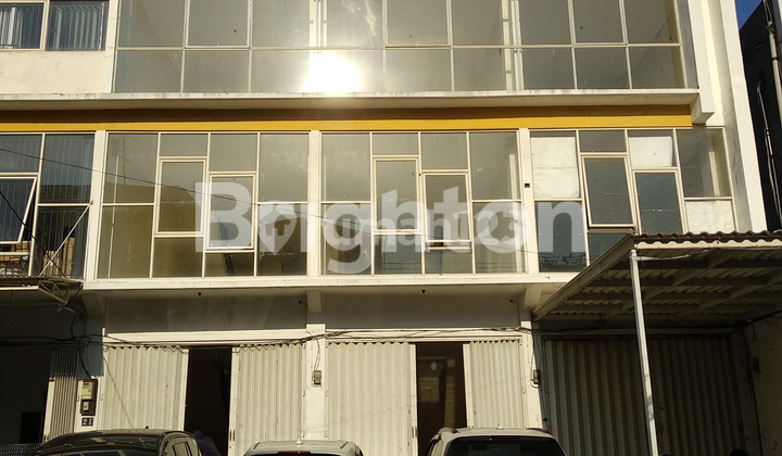 RARE 3 CONNECTED SHOP HOUSES DOWNTOWN 100 METERS BASUKI RAHMAT STREET 1