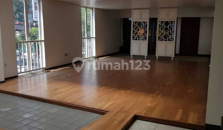 Strategic Business Space on Wastukencana Street, Bandung City