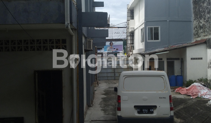 SHOPHOUSE IN THE JL JEND. SUDIRMAN AREA 2