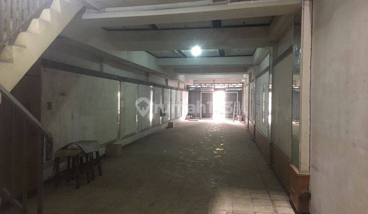 Ruko di Raya Baliwerti Surabaya, Pusat Bisnis Interior 2