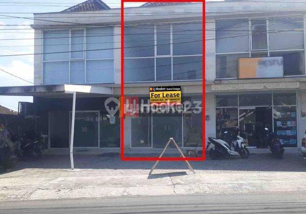 2 storey shophouse for rent, located on the main road, suitable for business, close to public facilities, located in Padangsambian Klod 1