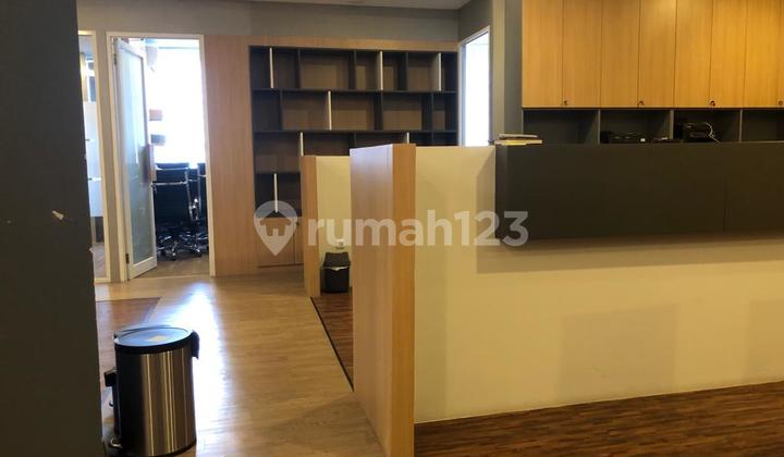 Ruko 3 Lantai, Strategis, Nol Jalan Raya, Siap Pakai - TAN -