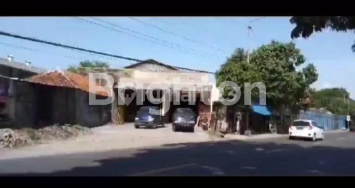 Wonosari Bantul, gudang masih beroperasi pinggir jalan raya. selangkah Ringroad 2