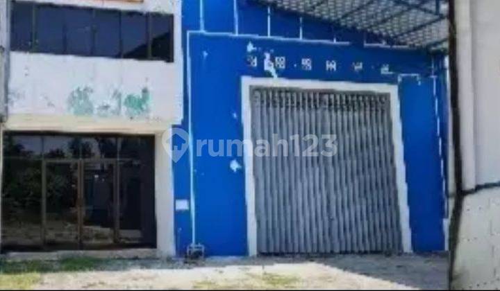 Warehouse in the center of Madiun city, on Jiwan Solo main road.