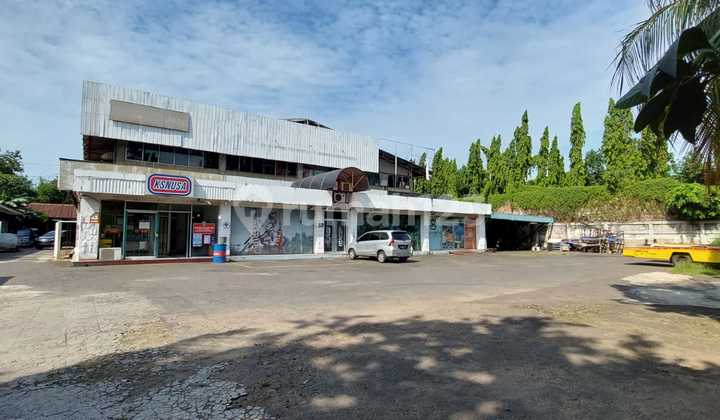 Warehouse in Pramuka, Central Jakarta, commercial zone, can be used for offices. Warehouse in Pramuka, Central Jakarta, commercial zone, can be used for offices.