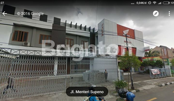 RUMAH DAN TEMPAT USAHA. LOKASI STRATEGIS DEPAN JALAN RAYA DI SOROSUTAN, UMBULHARJO, YOGYAKARTA.