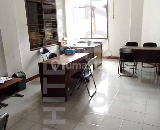 Kantor & Rumah Tinggal di Sayap Otista 1