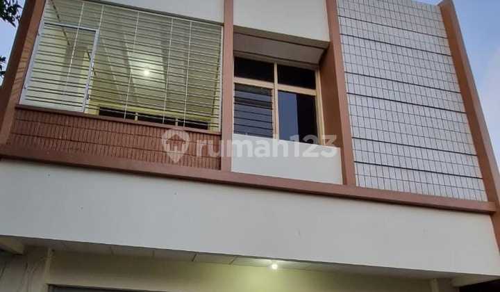 Ruko Besar Mainroad Panjunan Kopo. Siap huni kondisi bagus jarang ada area parkir luas Ruko Besar Mainroad Panjunan Kopo. Siap huni kondisi bagus jarang ada area parkir luas