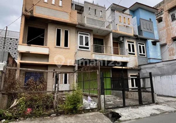 rumah daerah jalan karya 1