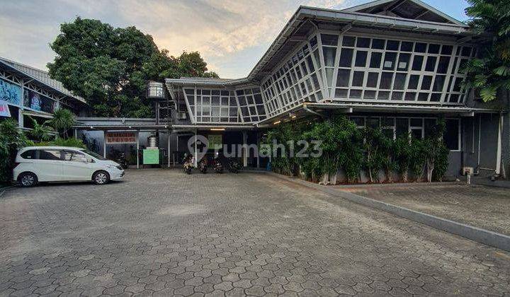 Gedung Kantor 2 Lantai Dan 3 Lapangan Futsall Indoor 1