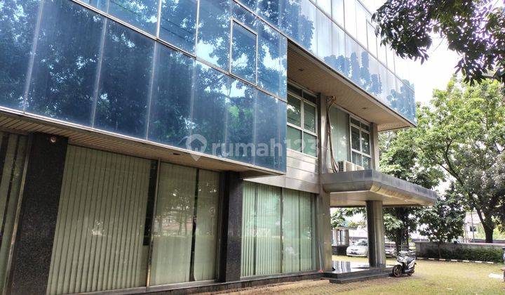 Gedung 4,5 lantai,siap pakai di jln Gandaria 3, hoek,strategis dan ramai 2