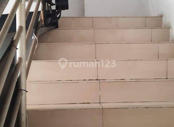 Ruko Hook 3 Lantai Strategis di Apartemen Tifolia Kayu Putih 2