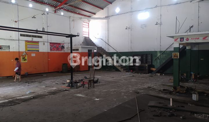 WIDE WAREHOUSE SHOPHOUSE ON JOMBANG STREET 2