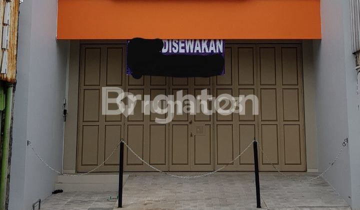 RUKO SIAP PAKAI!! TENGAH KOTA, JALAN YOS SUDARSO!! ADA LOKASI PARKIR!  ANTI BANJIR!! LEBAR DEPAN 5,5, BANGUNAN 3 LANTAI KOKOH DAN TERAWAT