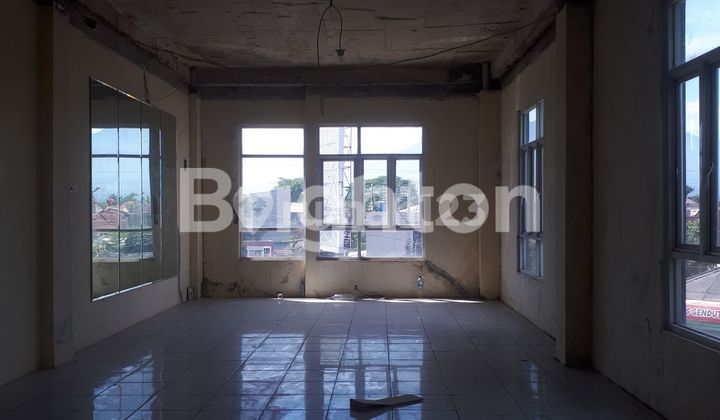 RUKO HOOK 3.5 LANTAI DI PERTIGAAN BUBULAK LALADON 2