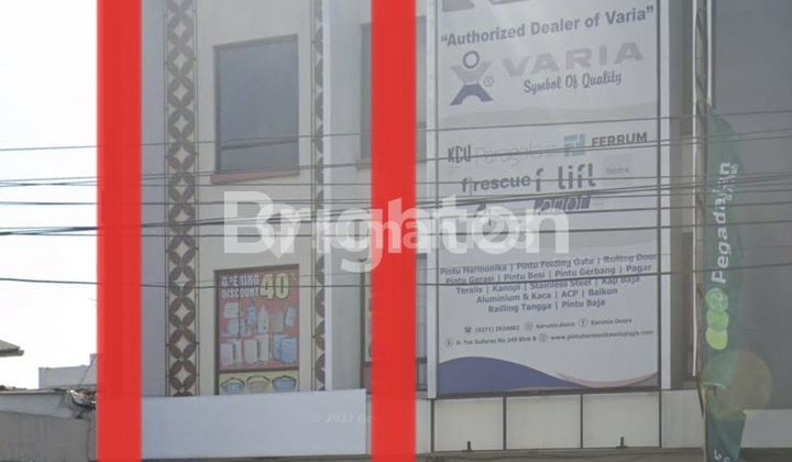 GOOD READY-TO-USE SHOPHOUSE!! CHAMPION LOCATION, GOOD AND STRATEGIC, CLOSE TO EVERYWHERE, 6-CAR WIDE ROAD FRONTAGE! PARKING AREA AVAILABLE!!!