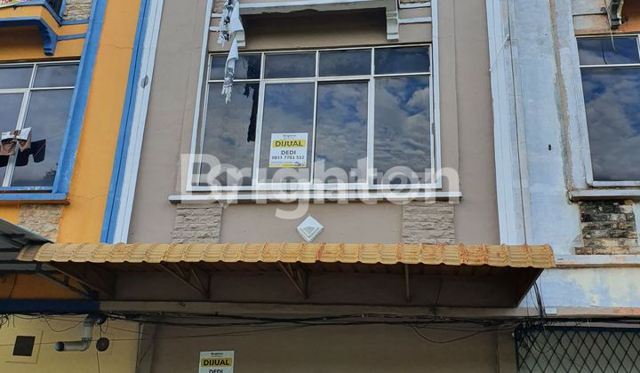 dekat sekolah, dan dekat pusat bisnis,