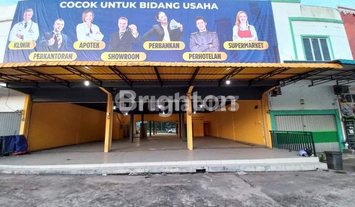 dekat sekolah dekat shopping mall