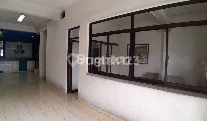 GEDUNG DI PUSAT KERAMAIAN SOLO BARU GEDUNG DI PUSAT KERAMAIAN SOLO BARU