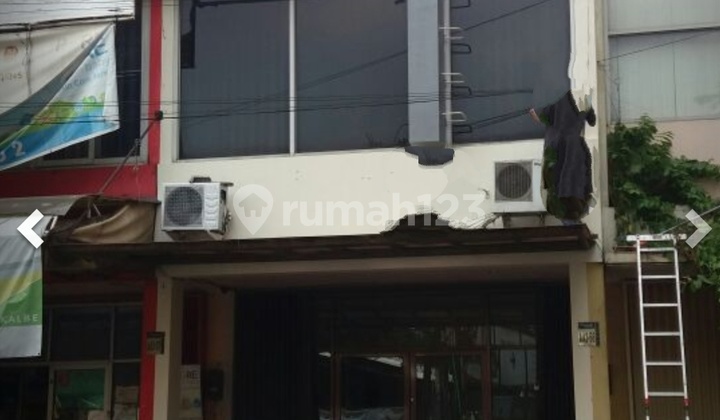 Strategic shophouse suitable for business in Emerald. Strategic shophouse suitable for business in Emerald.