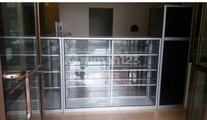 Strategic shophouse suitable for business in Emerald. Strategic shophouse suitable for business in Emerald.