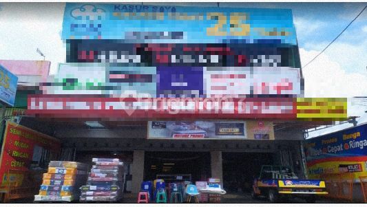 STRATEGIC SHOPHOUSE ON THE MAIN ROAD IN CILACAP