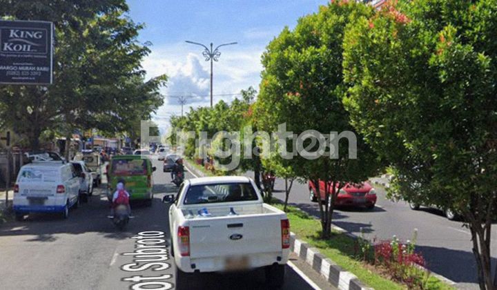 STRATEGIC SHOPHOUSE ON THE MAIN ROAD IN CILACAP