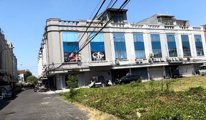 RUKO KLAMPIS MEGAH LEBAR 4.5METER BANGUNAN 3 LANTAI SUDAH ADA SEKAT KACA, MEJA, KURSI COCOK UNTUK OFFICE 1