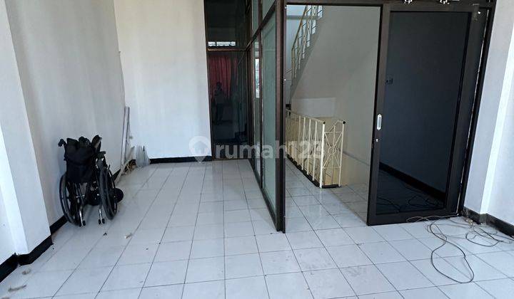 RUKO KLAMPIS MEGAH LEBAR 4.5METER BANGUNAN 3 LANTAI SUDAH ADA SEKAT KACA, MEJA, KURSI COCOK UNTUK OFFICE 2