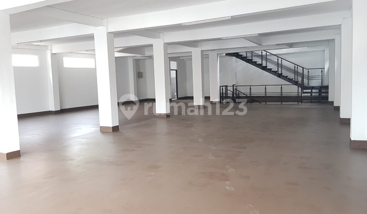 For Rent: Nice 3-Story Shop House in Downtown Bandung 1