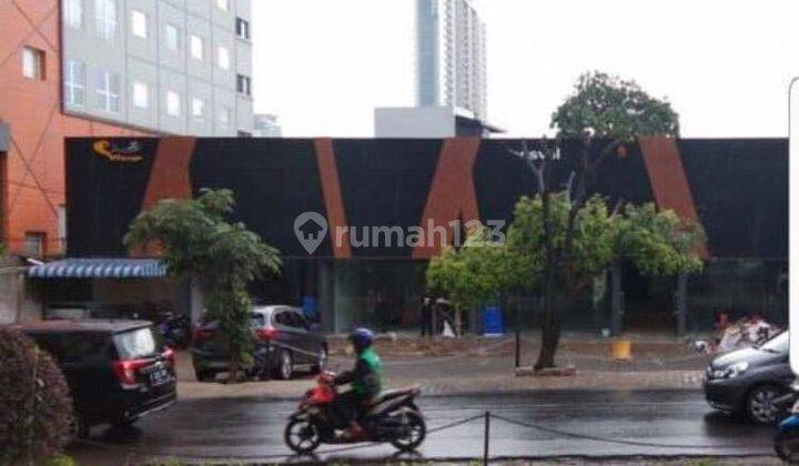 Ruko Dengan Parkir Luas Di Kemang 1