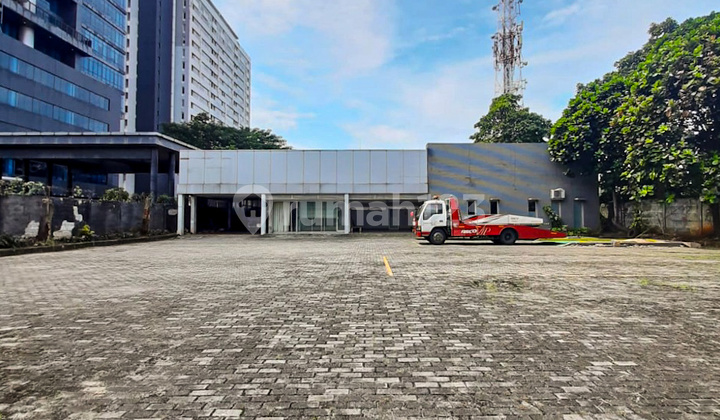 Gedung ex showroom di pasar minggu