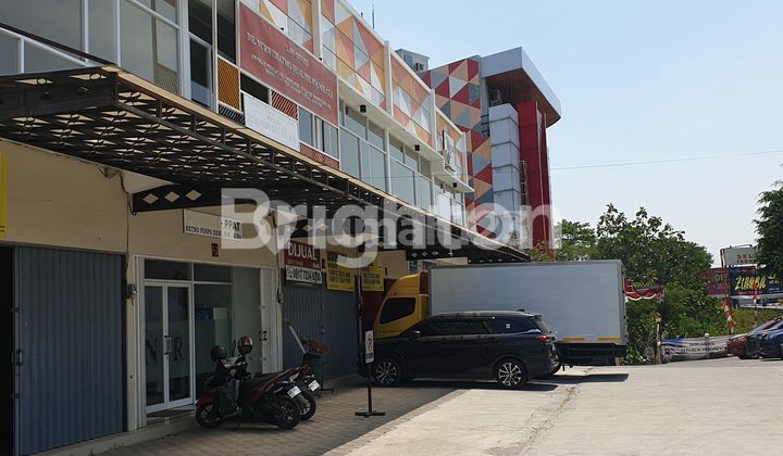 ADI SUMARMO AIRPORT LOKASI STRATEGIS 1