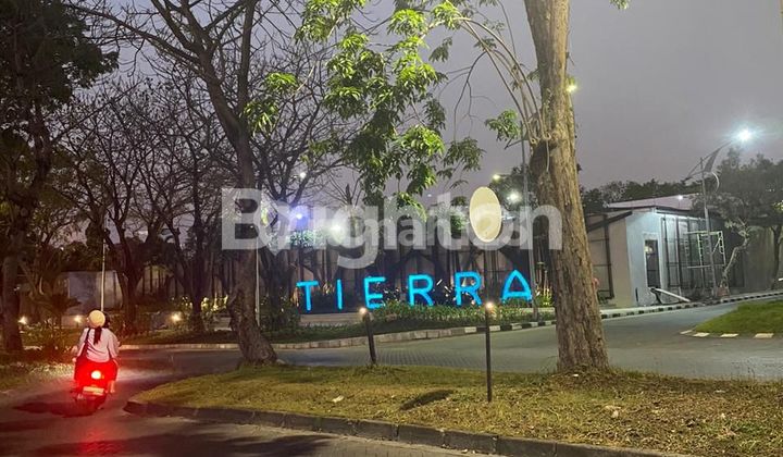 PRICE DROP!!! Tierra Soho 2-Story JUNCTION
Positioned close to PUBLIC FACILITIES (ATM, toilet, hangout spots)
Suitable for tutoring centers, laundromats, cafes, hangout spots, etc.