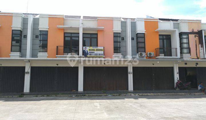 Ruko di Taman Kopo Katapang, Bandung Butuh Renovasi Ruko di Taman Kopo Katapang, Bandung Butuh Renovasi