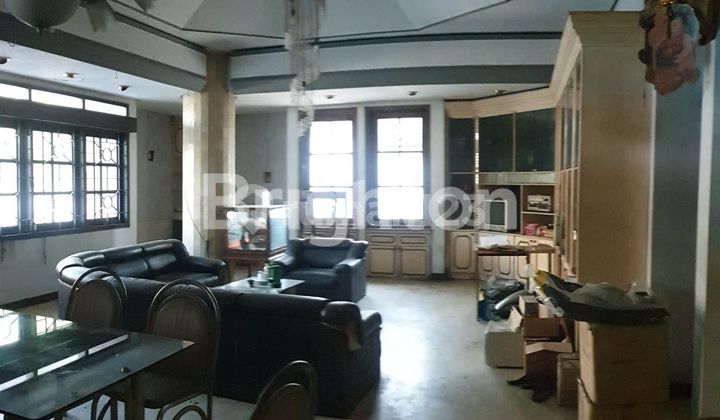 COMMERCIAL PROPERTY WITH HOUSE BONUS, RARE MIDTOWN SOLO LOCATION, SUITABLE FOR BANKS, DEPARTMENT STORES