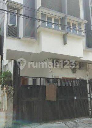 Ruko Tomang 3 Lantai Jalan Utama 1