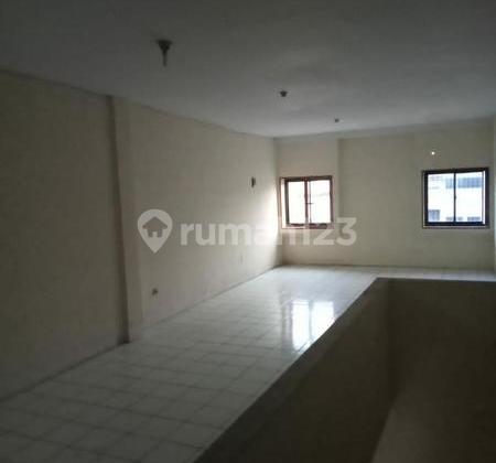 Ruko disewakan murah di jl Kedoya Duri raya yang padat pemukiman 1