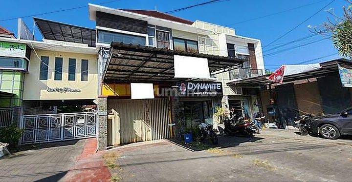 In a shophouse in the Sidakarya area, South Denpasar. The location is in a busy area. 1