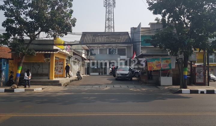 Spacious Parking Shophouse Near Hermina Arcamanik Hospital, Suitable for All Types of Businesses. Spacious Parking Shophouse Near Hermina Arcamanik Hospital, Suitable for All Types of Businesses.