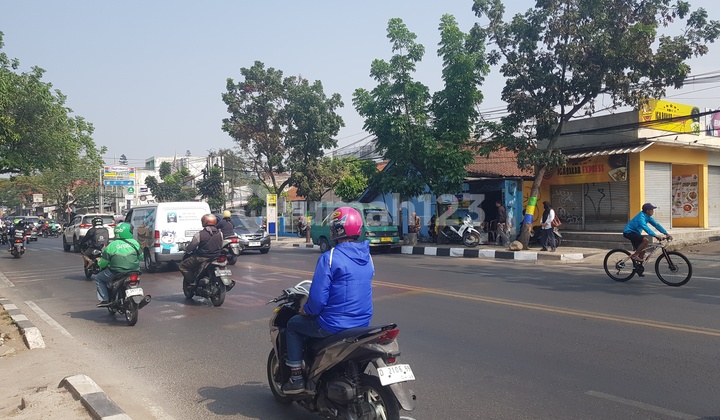 Spacious Parking Shophouse Near Hermina Arcamanik Hospital, Suitable for All Types of Businesses. Spacious Parking Shophouse Near Hermina Arcamanik Hospital, Suitable for All Types of Businesses.