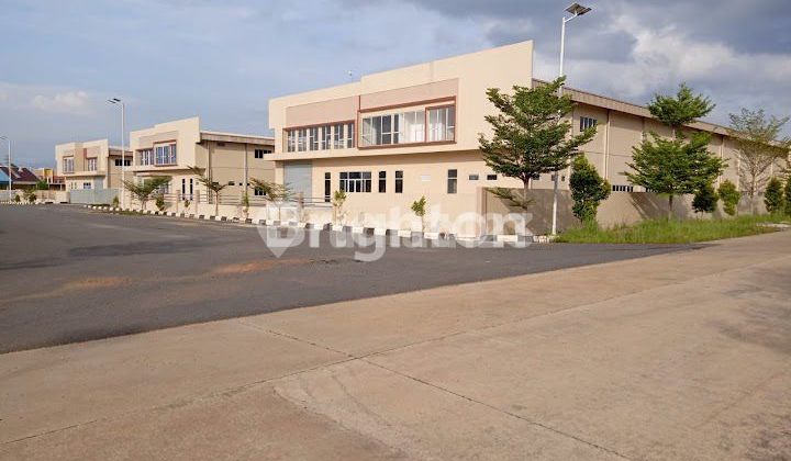 dekat tempat industri dekat pusat mall