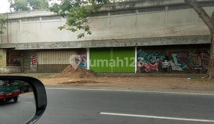 4 billion gets 3 zero lot shophouses on Pleret Pasuruan main road. 4 billion gets 3 zero lot shophouses on Pleret Pasuruan main road.