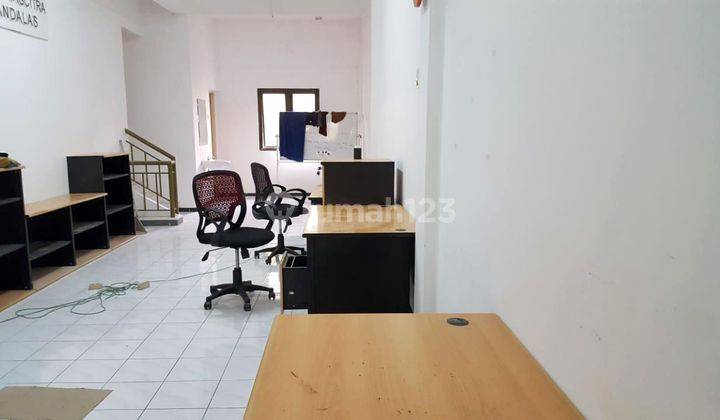 Ruko di Araya Surabaya Timur, 3 Lantai, Cocok untuk usaha / kantor, Lokasi Bagus, Siap Pakai 2